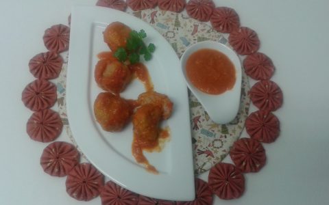 Albóndigas de pollo pavo en salsa de tomate